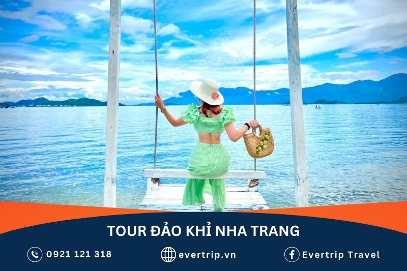 cô gái ngồi trên xích đu trắng trên bãi biển bình an của đảo hoa lan