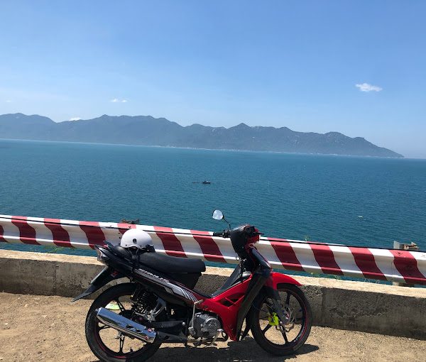 thuê xe máy đi dạo biển nha trang