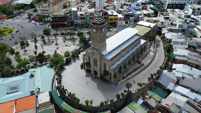 nhà thờ đá nha trang nhìn từ trên cao