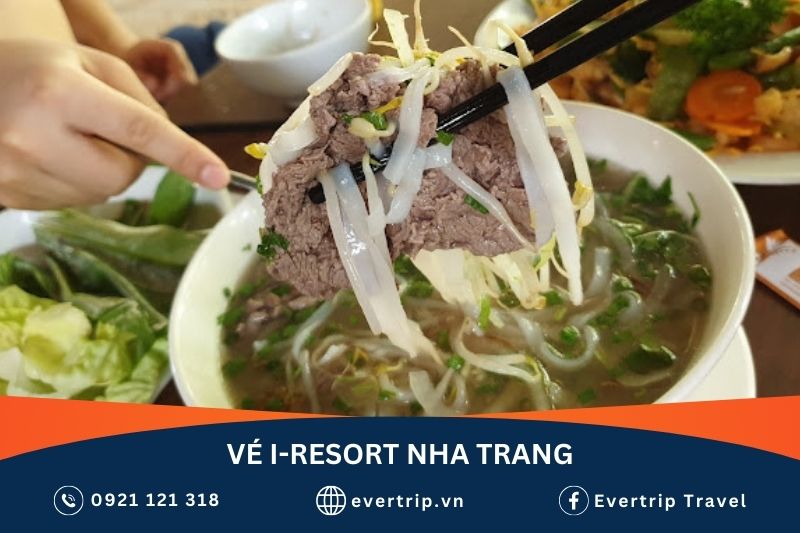 món phở bò tái được phục vụ tại khu du lịch i resort nha trang