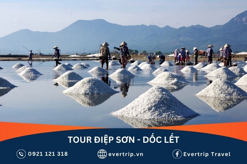 du khách tham quan cánh đồng muối trong tour điệp sơn dốc lết