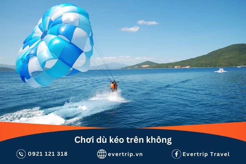 chơi dù kéo trên không tại biển dốc lết