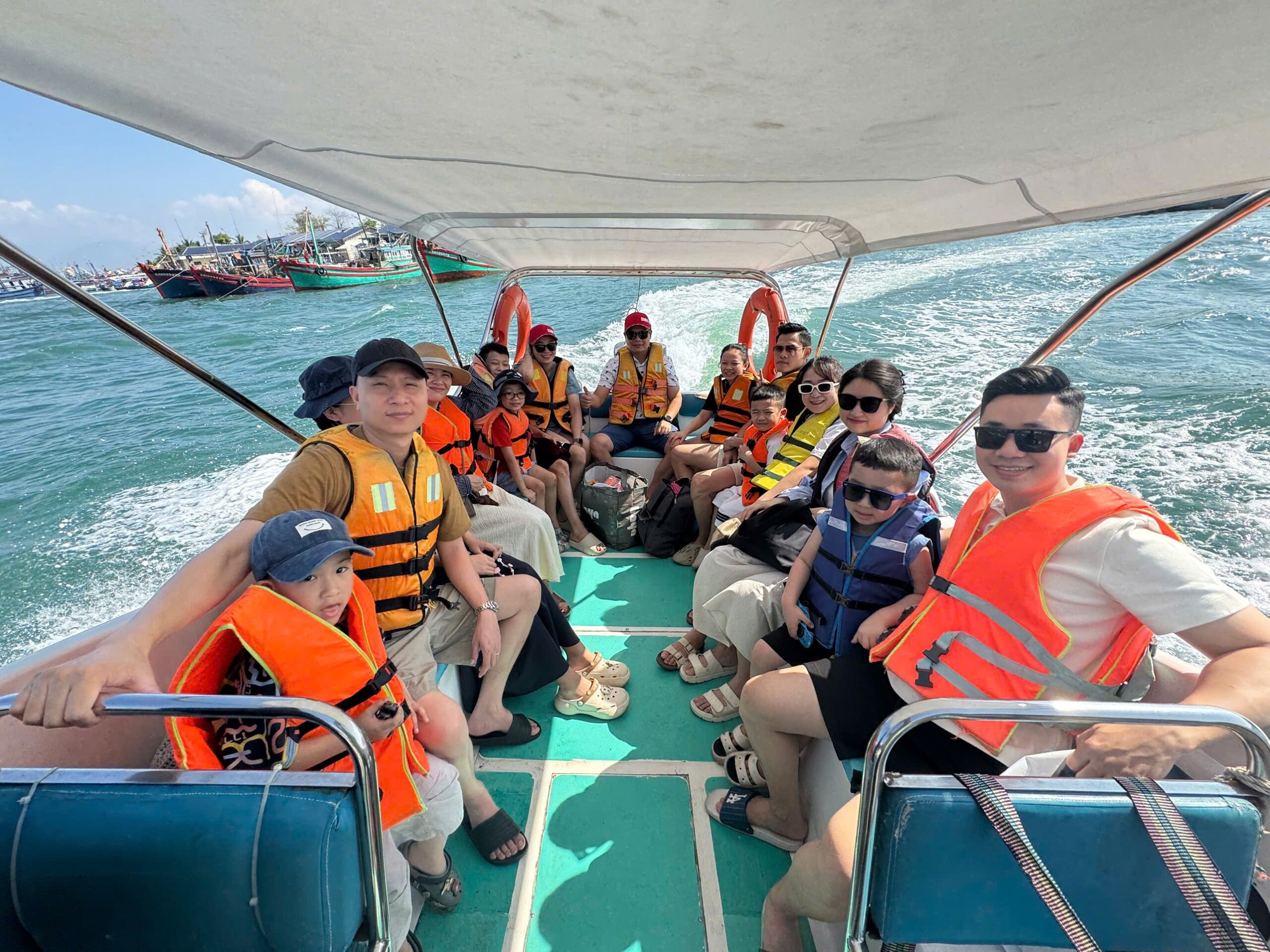 Travelers taking a speedboat to Hon Mun Island in Nha Trang